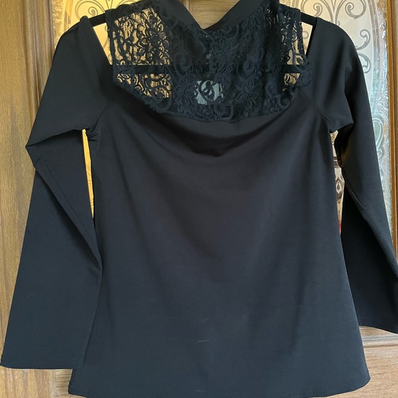 Urban Mix off the shoulder black s/m top - Picture 4 of 5